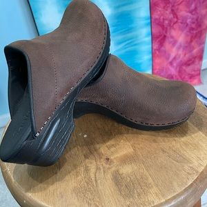 Brown sanita clogs. Size 35. Excellent condition.